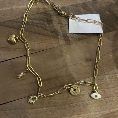 Collier ras du cou à breloques
