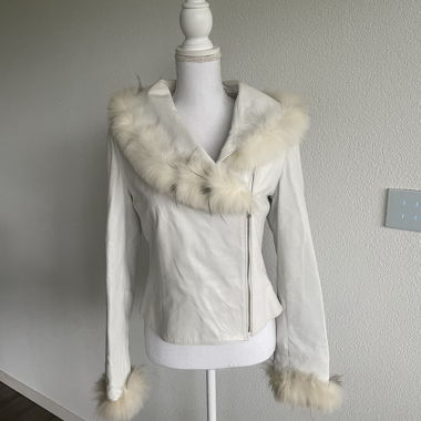 Short leather jacket