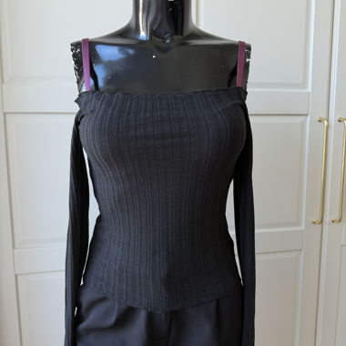 Top nero Bershka con spalle scoperte S