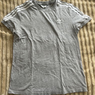 T-shirt Adidas grigio