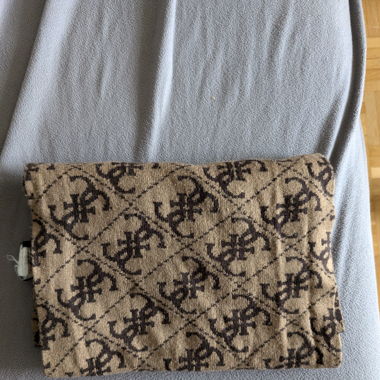 Guess scarf