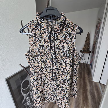Floral sleeveless Pimkie top