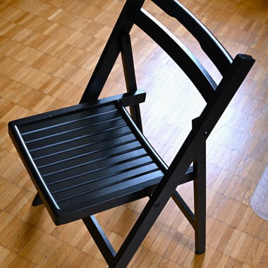 Foldable wooden chairs, perfect for the summer.