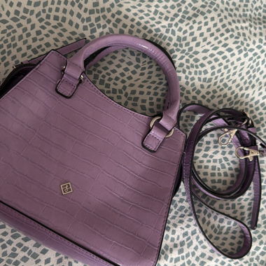 Violetter Handtasche
