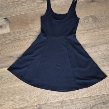 Schwarzes Trägerkleid
