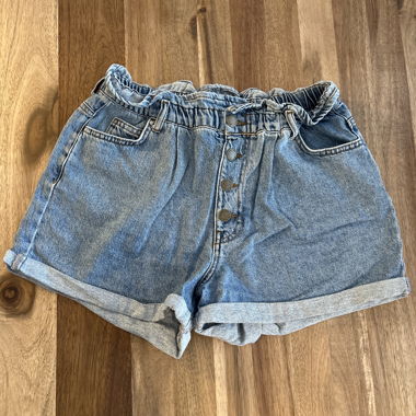 Jeansshorts mit Knopfleiste