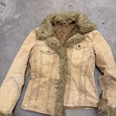 Veste en velours doublée fausse fourrure