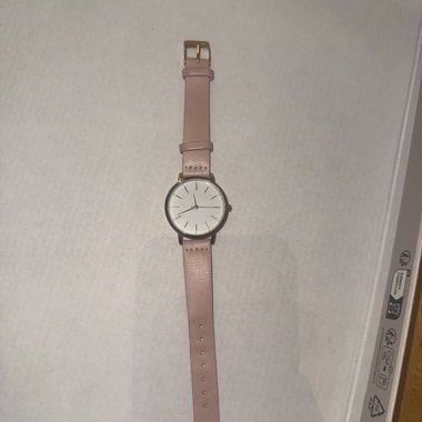 Minimalistic Watch with Pink Leather Strap