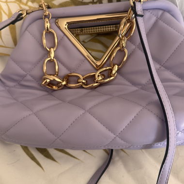 Sac à main matelassé lilas à chaîne