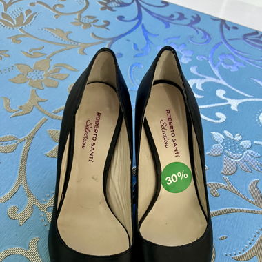 Black Pumps