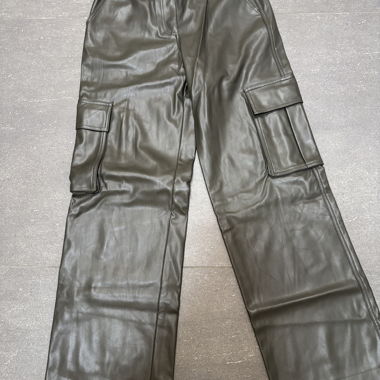 Pantalon cargo en simili cuir Zebra