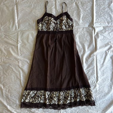 “Frame” floral lace dress