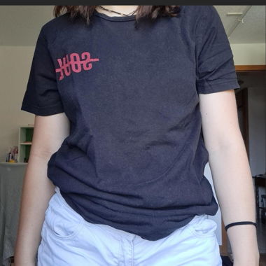 Schwarzes Shirt