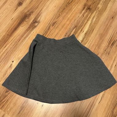 grey skirt