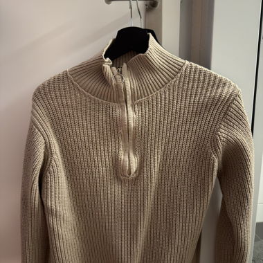 Maglione in maglia beige con zip