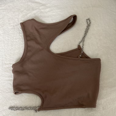 Top avec petit chaîne 