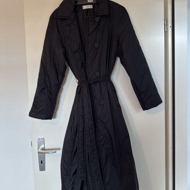 Long trench noir matière doudoune 
