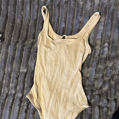 Body beige dos nu