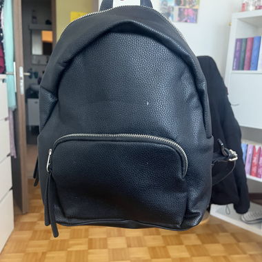 Mini-sac à dos noir en similicuir