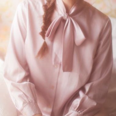 Blouse en satin rose poussière vintage des années 1980 (S)