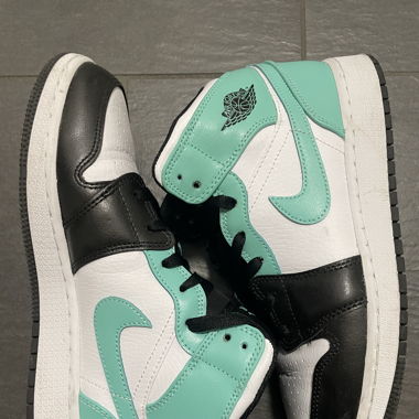 Jordan 1 Mid