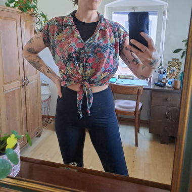 Vintage cropped shirt