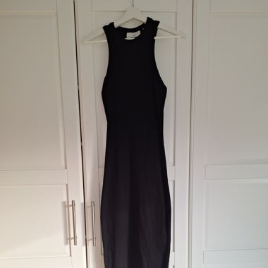 Schwarzes Kleid