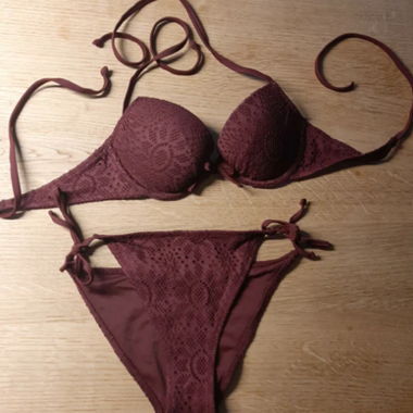 Bikini bordeaux