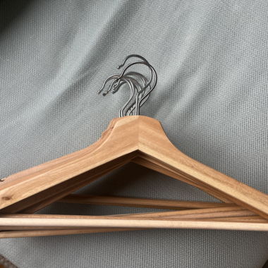 Set de cintres en bois