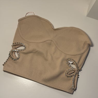 Top a fascia Bershka con strass - beige