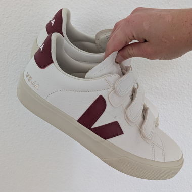 Veja Sneakers white / red