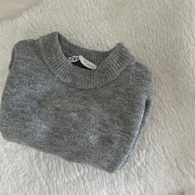 Cropped grey sweater