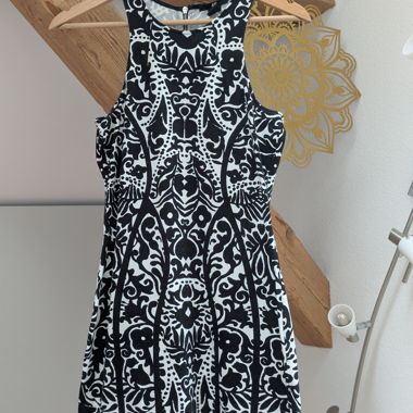 Robe moulante à motif