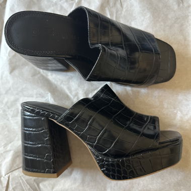 Schwarze Croco-Plateau-Mules Y2K