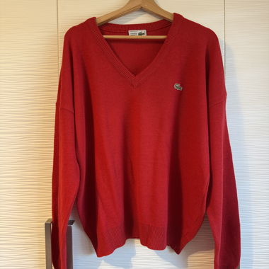 Maglione Lacoste rosso con scollo a V