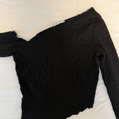 Top asimmetrico nero Bershka