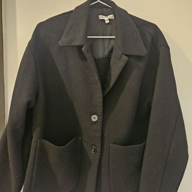 Stylischer schwarzer kurzer Mantel / Jacke