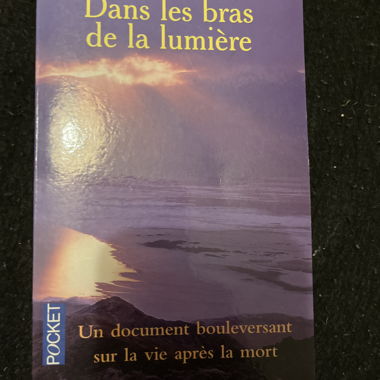 Dans les bras de la lumiere, BettyJ Eadie