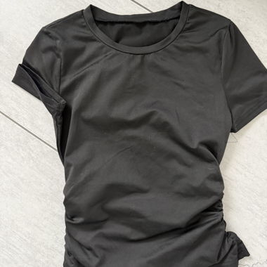 T-shirt nero a maniche corte