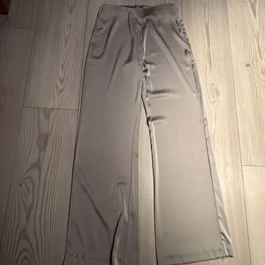 Pantaloni in raso Zara