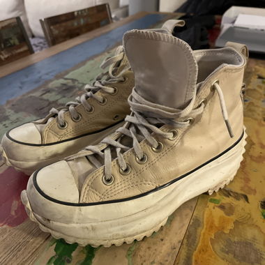 Sneakers alte beige con suola spessa