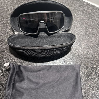Oakley Sutro S Sonnenbrille mit Etui