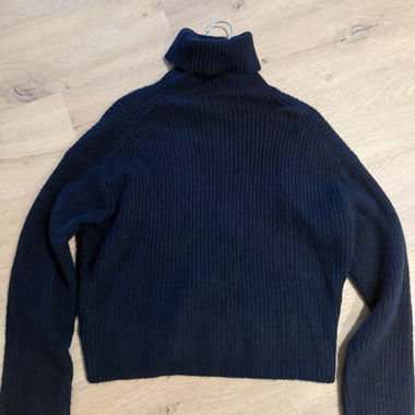 maglione di maglia blu