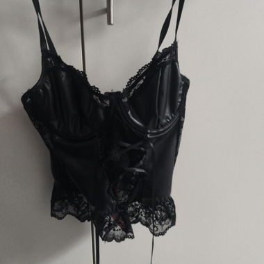 Top lingerie noir en satin