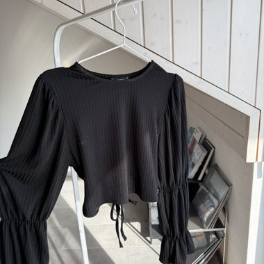 Langarm Crop Top Rückenausschnitt