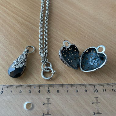 Silberhalskette mit zwei Anhänger