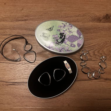 Set di gioielli Fossil vintage con scatola di latta