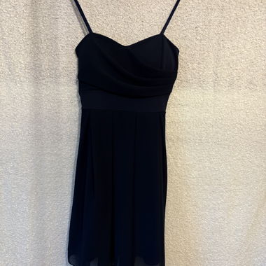 Dunkelblaues Sommerkleid