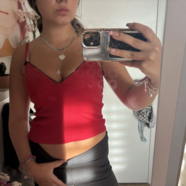 Top a spalline rosso con pizzo nero