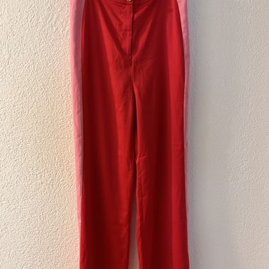 Pantaloni rosa con strisce laterali